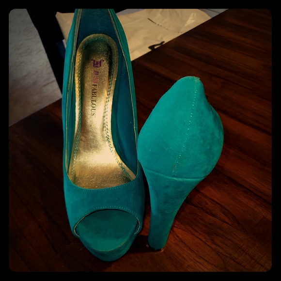 Shoes - Picture 1 of 4